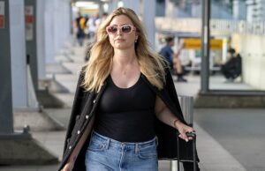 Holly Valance é vista pela primeira vez sem o anel de casamento após se separar do bilionário Nick Candy após o casamento de 13 anos Holly Valance tem imaginado não usar seu anel de casamento depois que seu casamento foi compartilhado do empresário Nick Candy