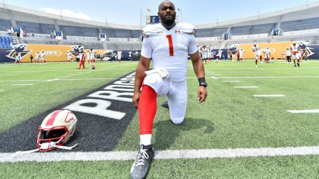 Hospedado por Dunkin 'Donuts, QB J'Mar Smith lidera os garanhões aos playoffs

