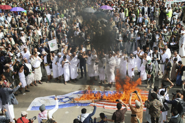 Houthis desafiador depois de ataque naval israelejado sem anterior

