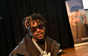 “Image Fartant deve ser”: Antonio Brown explodiu o relatório de falência selvagem no WR March Madness Logo