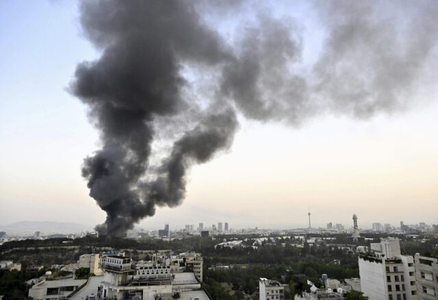 Imagens de satélite exibem danos israelenses ao local nuclear iraniano

