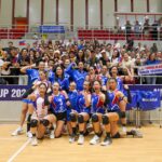 O jogador da ALAS Pilipinas comemora com os fãs depois de fechar a doca semi -final da Copa das Nações AVC.