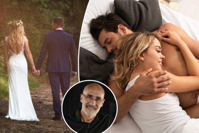 Arthur Brooks estava sentado, sorrindo.
