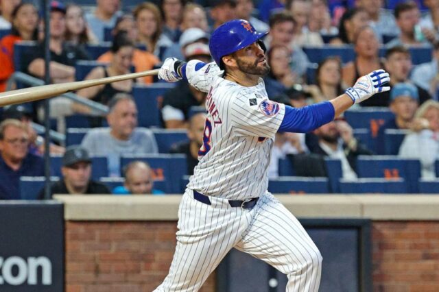 JD Martinez tem uma oferta MLB quando ele está esperando seu retorno

