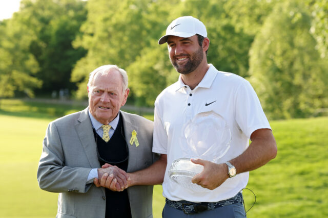 Jack Nicklaus tem Scottie Scheffler Schefer Tree Glasses após a vitória do memorial

