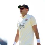 James Anderson, do capitão Lankashir, na ausência de Marcus Harris
