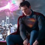 James Gunn oferece um novo olhar para "Ultraman" em "Superman" - mas quem está sob a máscara?