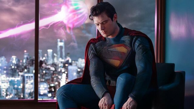 James Gunn oferece um novo olhar para "Ultraman" em "Superman" - mas quem está sob a máscara?

