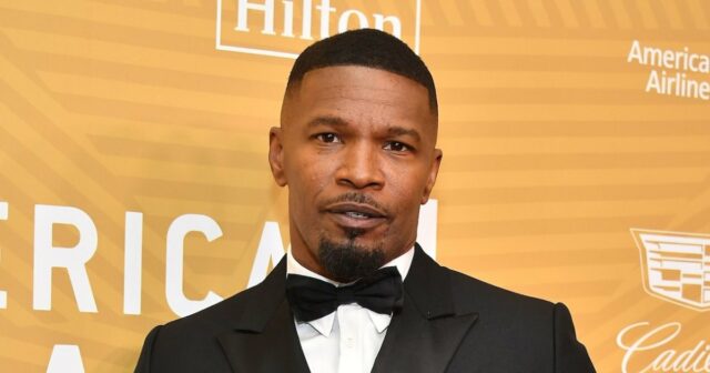 Jamie Foxx participa do Golden Globe Awards após a saúde