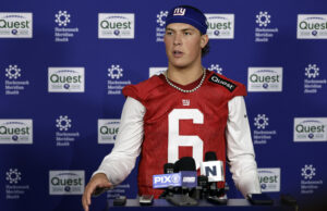 Jaxson Dart faz um salto de futebol no gráfico de profundidade de NY Giants Jaxson Dart faz um salto de futebol no gráfico de profundidade de NY Giants