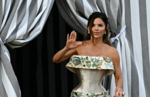 Jeff Bezos e Lauren Sanchez se casaram há um mês: relatórios O fundador da Amazon, Jeff Bezos, e Lauren Sanchez, farão um barco de táxi em 26 de junho de 2026 no Hotel Aman, em Veneza. Famens em super iates navegará para Veneza para a celebração do casamento de três dias do magnata da Amazon, Jeff Bezos e Lauren Sanchez, embora os Jogos da Cidade da Cidade do Unescoon não tenham um trilhão de jogos. Segundo relatos, o magnata da tecnologia e o jornalista relataram cerca de 200 convidados ao seu casamento na cidade italiana em seus casamentos de vários milhões de dólares, que devem começar em 26 de junho e acabarão com um lugar secreto no sábado. (Foto de Stefano Rellandini / AFP) (Foto de Stefano Rellandini / AFP via Getty Images)