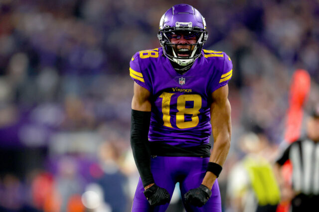 Jefferson Jefferson, de Vikings, enviando Nivelli Clear A JJ McCarthy

