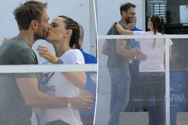 Jennifer Garner Smooche Boy John Miller em uma festa de caridade em raro PDA Moment

