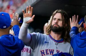 Jesse Winker está dando mais um passo na reabilitação no sinal otimista do Mets Jesse Winker, da New York Metts, parabeniza pelos membros da equipe.