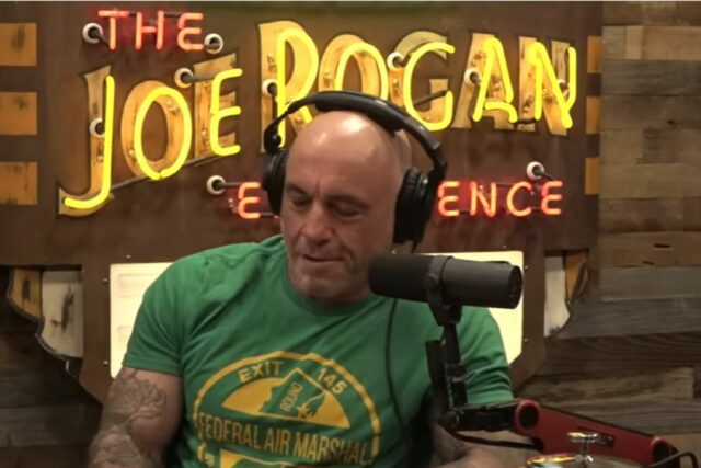 Joe Rogan reage Trump, Shawl de mídia de mingau: 'Pegue seu telefone'

