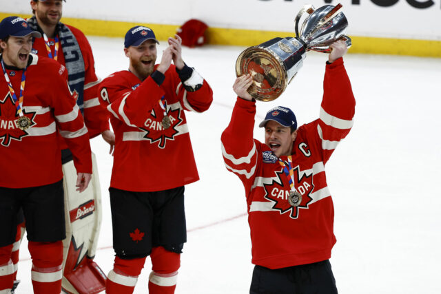 Joe Sakic representou o Canadá três vezes nas Olimpíadas - Fonte: Imagni