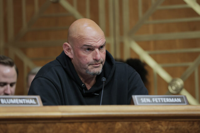 John Fetterman negociou em casa do jornal: 'Step'

