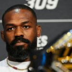 Jon Jones chama a vitória de 'bombeiro' Sttipe Miocic enquanto chama os padrões duplos dos fãs: "