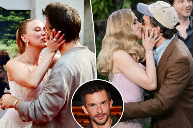 Jonathan Bailey defende beijar Scarlett Johansson - de Colin Jost Foot

