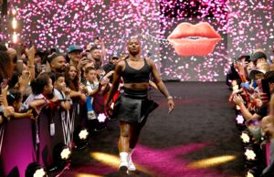 Jordan Chiles mostra uma roupa de Nike ‘All Black’ personalizada após a aparição no Fanatics Fest em Nova York Chiles em Marie Claire Power Play - (Fonte: Getty)