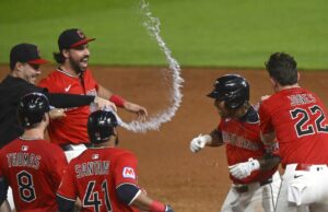 Jose Ramirez, dos pais, também administra Jas na série também na série. MLB: Toronto Blue Jais em Cleveland Guardian