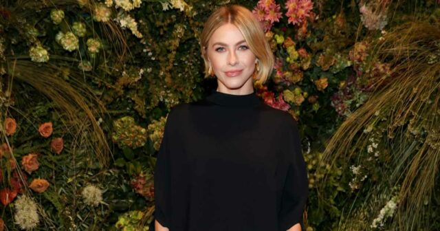 Julianne Hough se lembra de ter visto o ex -marido Brooks Laich no casamento recente