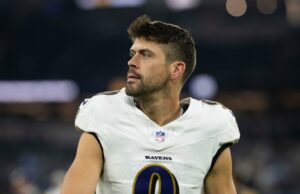 Justin Tucker suspendeu 10 jogos após um escândalo em relação ao comportamento sexual inadequado Kruki lançou Justin Tucker.