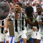 Dusan Vlahovic (L.) comemora durante a partida da Juventus-Wydad em 22 de junho de 2025.
