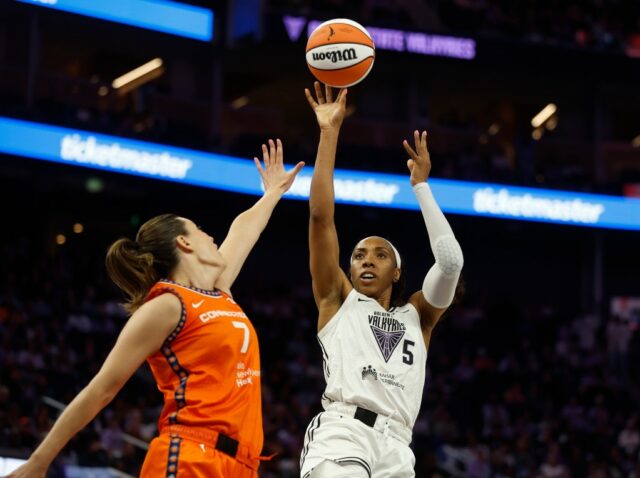 Kayla Thornton brilha como Valquírias Connecticut Sun Shooting

