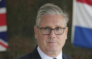 Keir Starmer está enfrentando ameaças humilhantes à sua autoridade quando os parlamentares trabalhistas se revoltarem sobre os benefícios dos principais cortes de 120 promissores para afundar a conta Keir Starmer estava enfrentando uma ameaça humilhante à sua autoridade na noite passada, enquanto a revolta dos benefícios do trabalho continuou a crescer