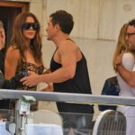 Khloe Kardashian e Orlando Flowers chegam a Veneza para o casamento de Bezos
