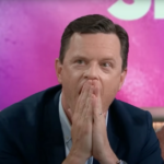 Kelly Clarkson surpreende Willie Geist com uma explosão sentimental de seu passado