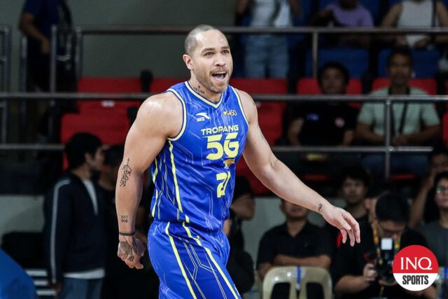 Kelly Williams paga a confiança de Chot, mantendo a TNT viva