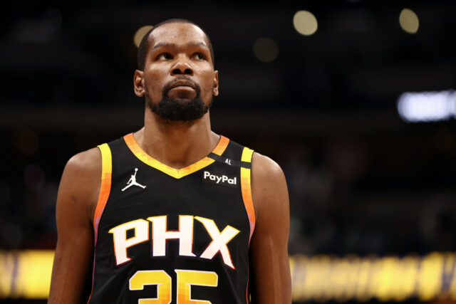 Kevin Durant aprendeu nos faróis dos faróis durante o evento ao vivo

