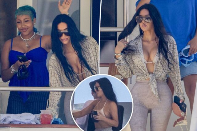 Kim Kardashian entra em Croc em uma roupa de biquíni para uma viagem de 12 anos no norte

