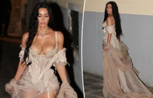 Kim Kardashian está desmoronando em roupas íntimas antes de Lauren Sánchez e o Clow Jeff Bezos Kim Kardashian está desmoronando em roupas íntimas antes de Lauren Sánchez e o Clow Jeff Bezos