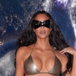 Butt de Kim Kardashian Baring Red Carombra Looks ao longo dos 509 GetTyimages 2213625940