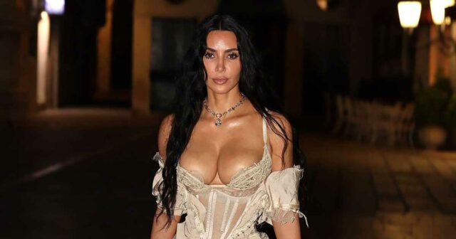 O que as estrelas levaram para o casamento de Jeff Bezos e Lauren Sánchez Kim Kardashian Kylie Jenner Plus 014