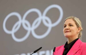 Kirsty Coventry está tomando a chave de ouro como o novo presidente do COI Olimpíadas - Kirsty Coventry Novo Presidente do Comitê Olímpico Internacional - sede do COI, Lausanne, Suíça - 23 de junho de 2025 Novo presidente do COI Kirsty Coventy Reuters Cerimônia da Reuters