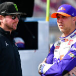 Kurt Busch (45) comemora para vencer 2022 AdventHealth 400 em Kansas Speedway. Fonte: Imagen