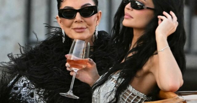 GetTyimages-22218197477kylie e Kris Jenner Brooks Nader More Head para Lauren Sánchez e Jeff Bezos Post Boded Bash.jpg