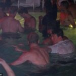 Príncipe Harry (à esquerda) e Ryan Lochte segundos antes de sua infame corrida em Las Vegas