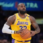 LeBron James optou oficialmente por uma 23ª temporada, ganhará US $ 52,6 milhões em 2025-26, diz a AP Source, diz AP Source