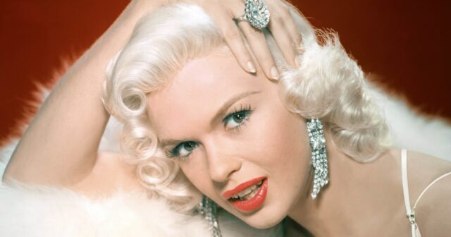 Lembrando Jayne Mansfield: De sua ambiciosa carreira cinematográfica até seu Jayne Mansfield