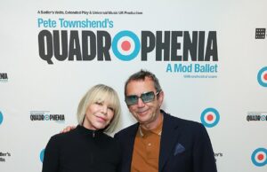 Leslie Ash, 65 anos, mostra sua visão apertada quando se reuniu com Phil Daniels, 66, no evento Quadrophenia – 45 anos após as filmagens do Cult Classic As estrelas de Quadrophenia Leslie Ash e Phil Daniels pareciam felizes por estar nas empresas um do outro novamente quando se reuniram 45 anos depois de filmar o clássico cult