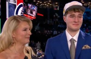 Liam Mcney em lágrimas com a mãe Ashley no momento emocional do draft de 2025 da NBA Liam Mcney em lágrimas com a mãe Ashley no momento emocional do draft de 2025 da NBA