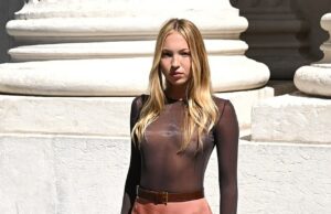 Lila Moss garante que todos os olhos estejam nela quando ela fica balançada quando se junta a Mathilde Pinault, Amelia Gray e Gallagher Brothers no Saint Laurent Menswear Show durante a Paris Fashion Week Lila Moss garantiu que todos os olhos estivessem nela quando ela foi interpretada no show de moda masculina de Saint Laurent durante a Paris Fashion Week na terça -feira com outras estrelas do bebê nepo