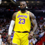 Linkers LeBron James se aposentou em um anúncio enigmático