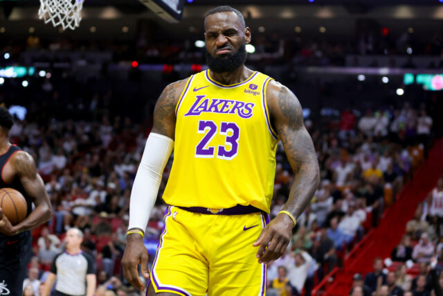 Linkers LeBron James se aposentou em um anúncio enigmático

