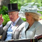 Camilla, 77, e o rei Charles, 76, desfrutaram de um dia nas competições quando lideraram o processo de transporte tradicional na abertura do festival de cinco dias